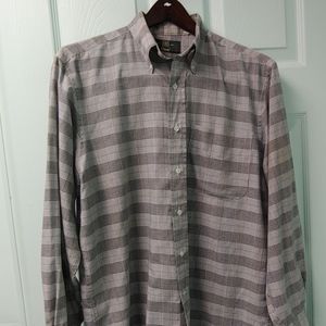 Orvis since 1856 Mens Button Down Shirt. Size M.